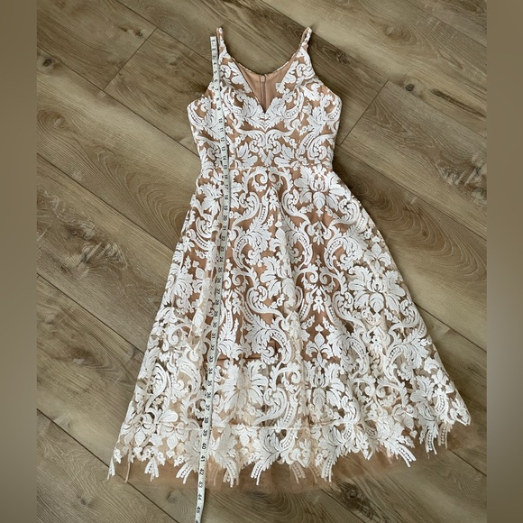 Dress the Population Blair Floral Lace Dress. - Picture 14 of 17